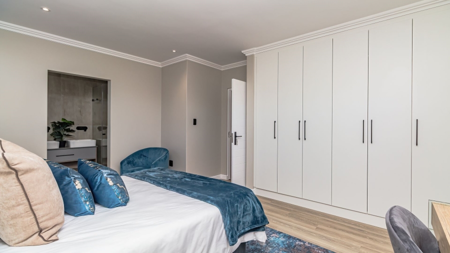 5 Bedroom Property for Sale in Village On Sea Western Cape